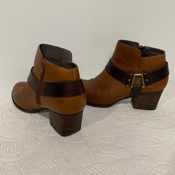 Aldo leather US 8.5/EU 39 leather ankle boots 2.5” heel buckle zipper western - Picture 3 of 8